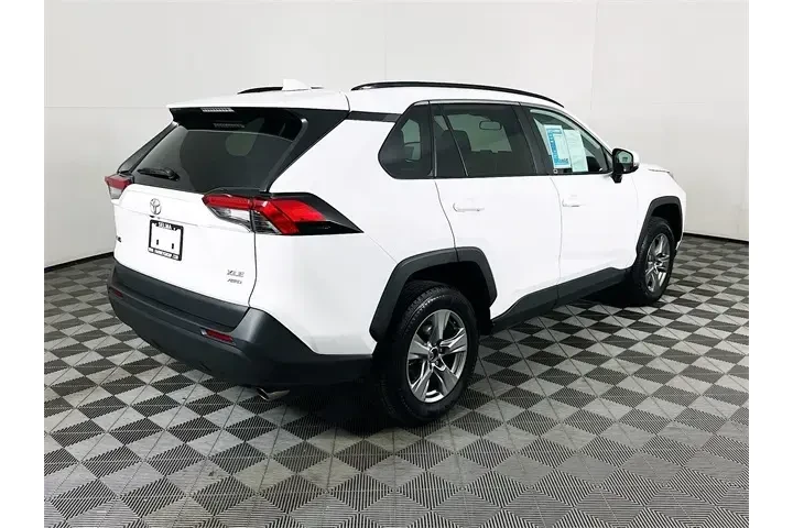 $28400 : Toyota RAV4 2024 AWD XLE 4dr image 7