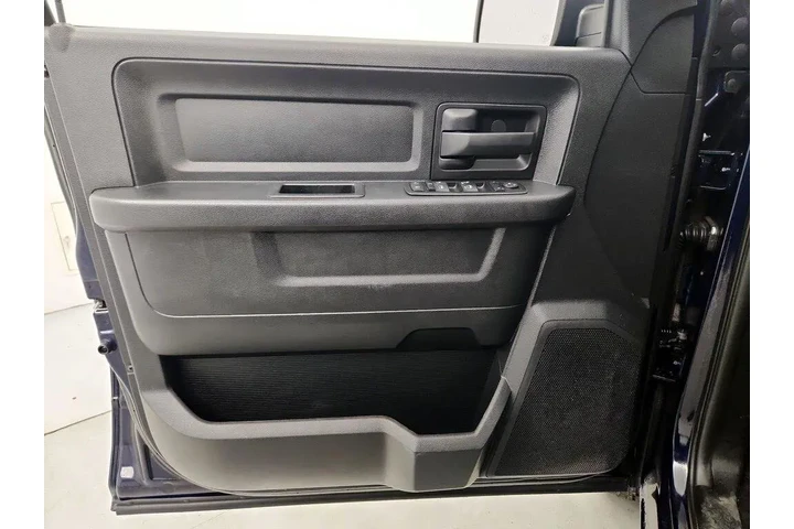 $18998 : Ram 1500 2015 4x2 Express 4d image 4