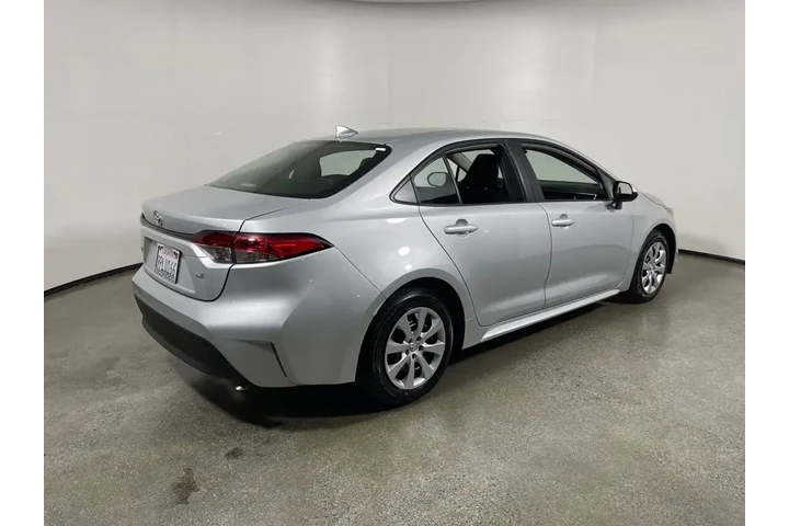 $23777 : Toyota Corolla 2024 LE 4dr S image 3