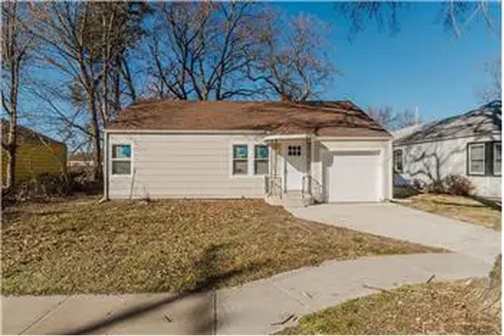 $800 : Rental property with 2 bedro image 1