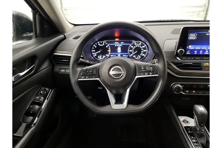 $19998 : Nissan Altima 2023 2.5 SV 4d image 10