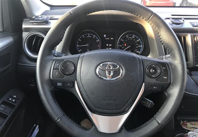 $16500 : 2018 Toyota RAV4 XLE image 2