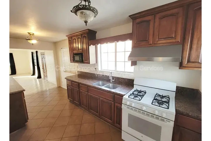 $1700 : fantastic Los Angeles neighbo image 1