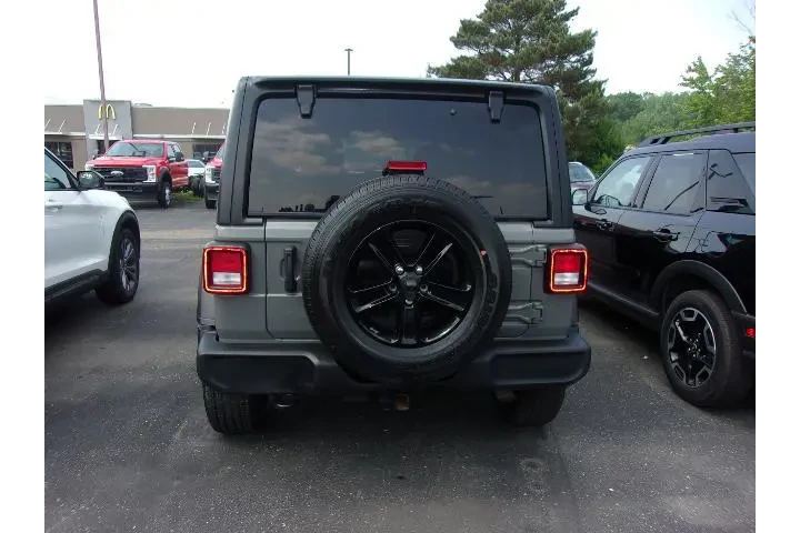 $31880 : Jeep Wrangler Unlimited 2022 image 4