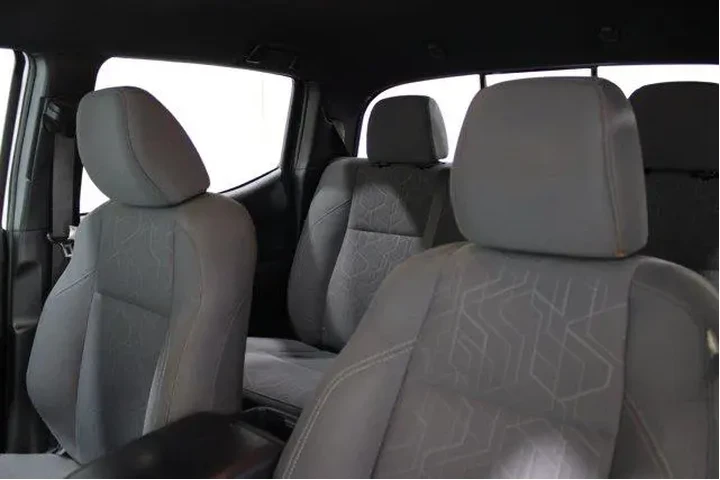 $26977 : Toyota Tacoma 2019 4x4 TRD P image 5