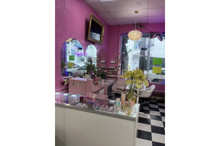 Rento estacion a manicurista image 3