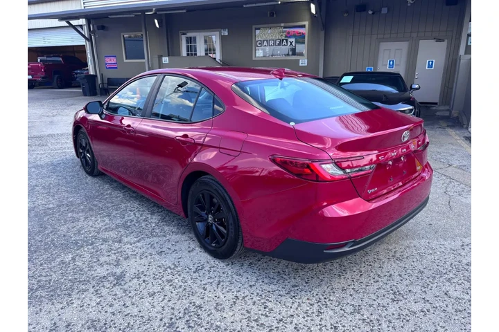2025 Camry LE image 4
