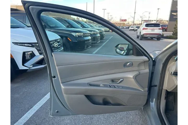 $17969 : Hyundai ELANTRA 2023 SEL 4dr image 10