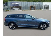 $27000 : Volvo V60 Cross Country 2020 thumbnail