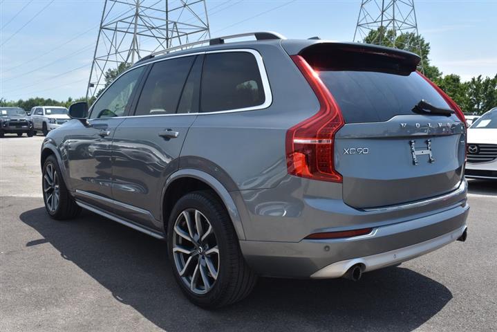 2019 XC90 T5 Momentum image 10