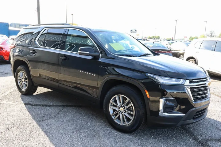 $28787 : 2023 Traverse FWD 4dr LT Clot image 3