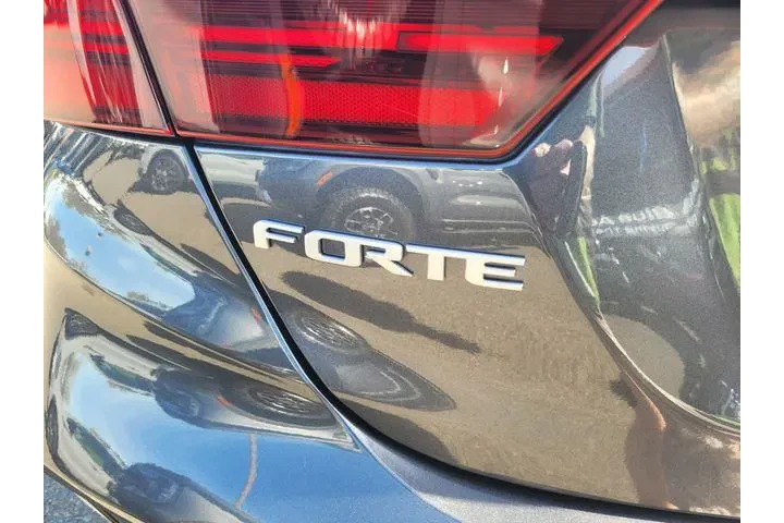 $19201 : Kia Forte 2023 GT-Line 4dr S image 7
