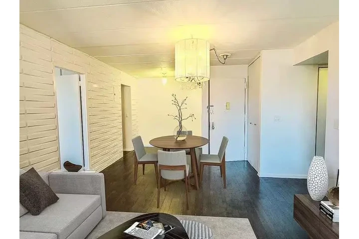 $3000 : Grande apt en rego park image 2