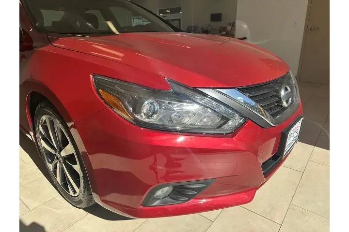$10987 : Nissan Altima 2016 2.5 SR 4d image 8