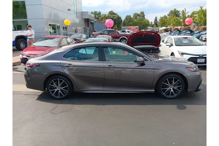 $30995 : Toyota Camry Hybrid 2023 SE image 3