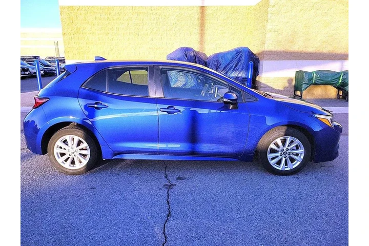 $22998 : Toyota Corolla Hatchback 202 image 4