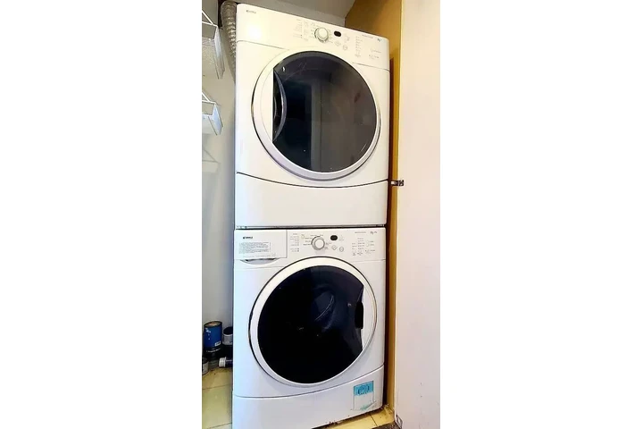 $3000 : Grande apt en rego park image 5