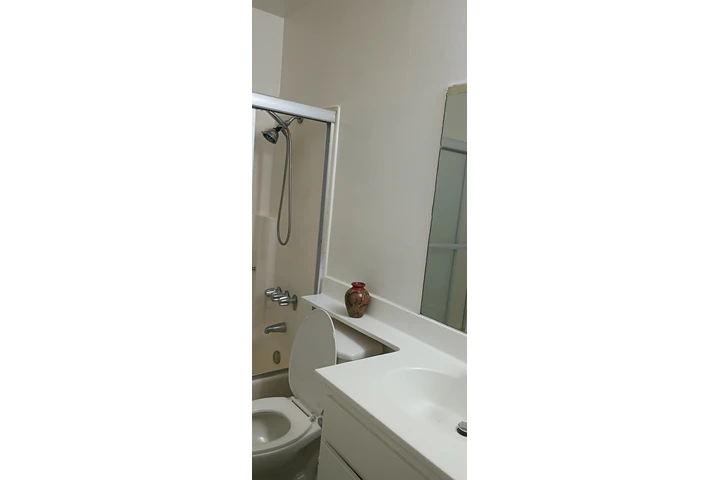 $1150 : Cuarto con baño propio image 2