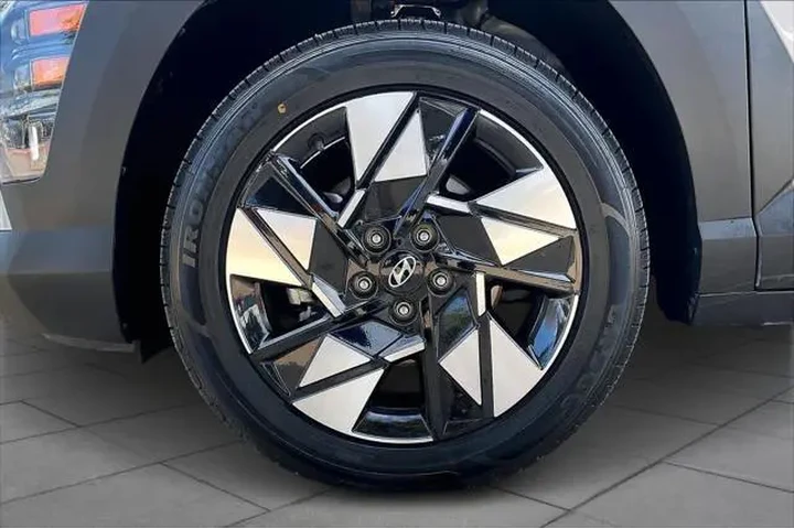 $19995 : Hyundai KONA 2024 SEL 4dr Cr image 9