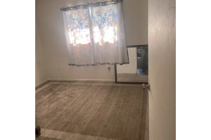 $900 : Cuarto en Huntington Beach r image 2