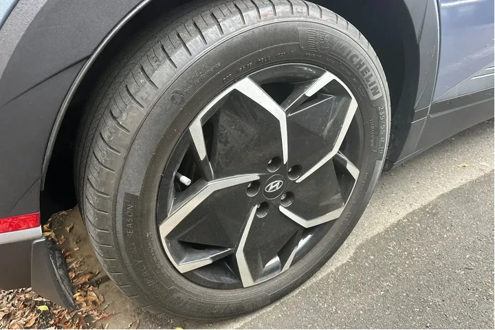 $25490 : Hyundai IONIQ 5 2024 AWD SEL image 7