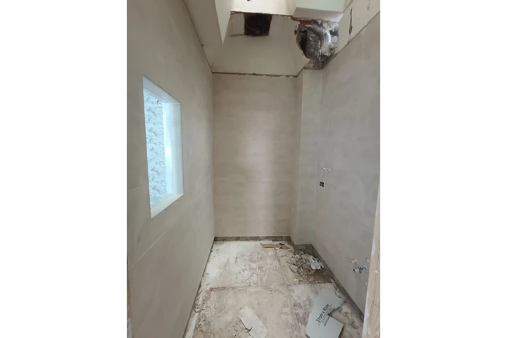 Tile setter image 3