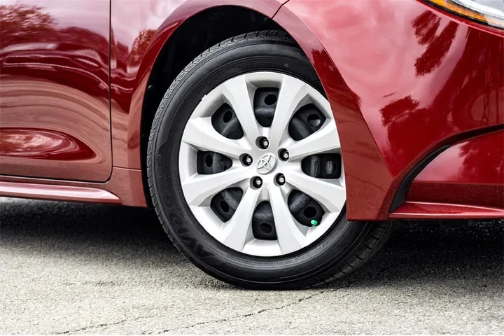 $25999 : Toyota Corolla 2026 LE 4dr S image 2