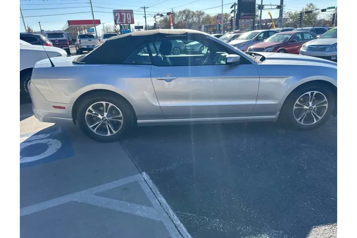 2014 Mustang V6 Premium image 10