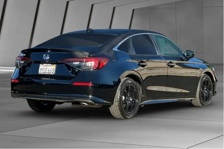 $23500 : Honda Civic 2025 LX 4dr Seda image 4