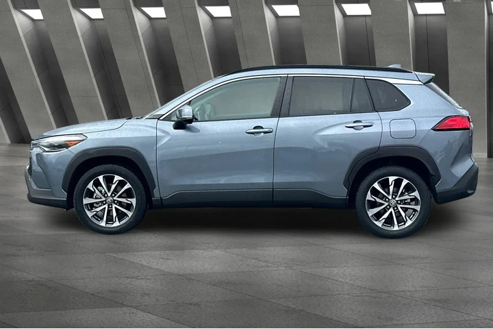 $28500 : Toyota Corolla Cross 2023 AW image 10