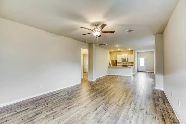 $1205 : Casa en renta de 3 recámaras image 9