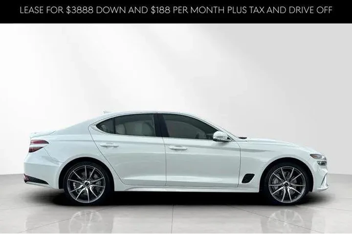 $38006 : Genesis G70 2026 2.5T Standa image 4