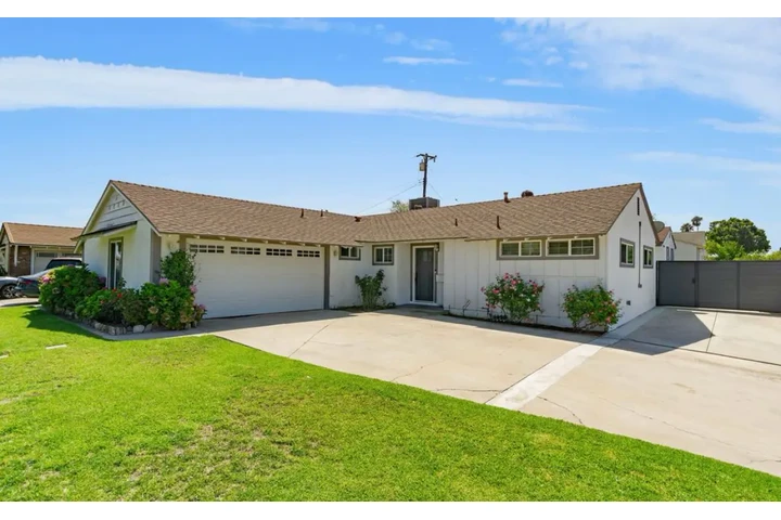 $2500 : 3 Bed House in Vermont Square image 1