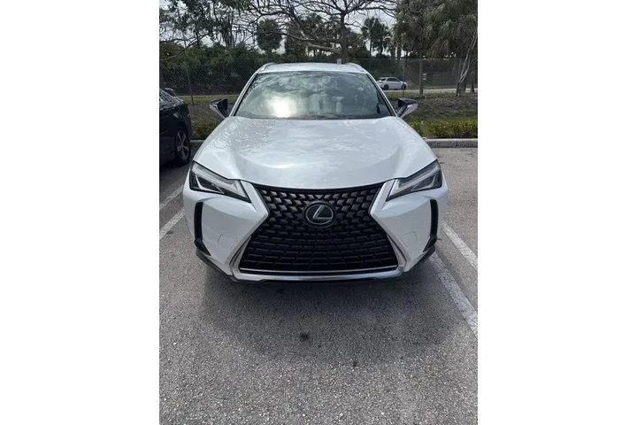 $18990 : Lexus UX 200 2020 4dr Crosso image 2