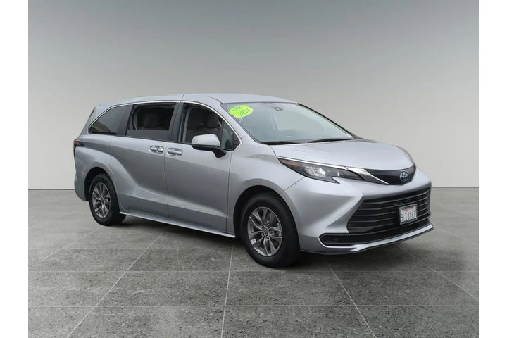 $39748 : Toyota Sienna 2024 LE 8-Pass image 7
