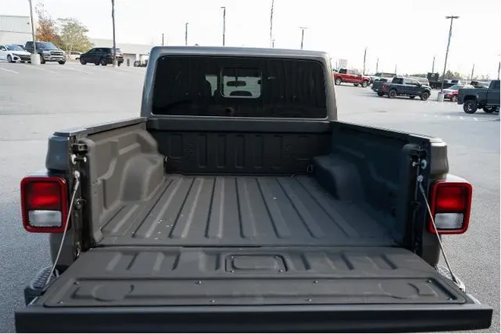 $39999 : Jeep Gladiator 2024 4x4 Spor image 9