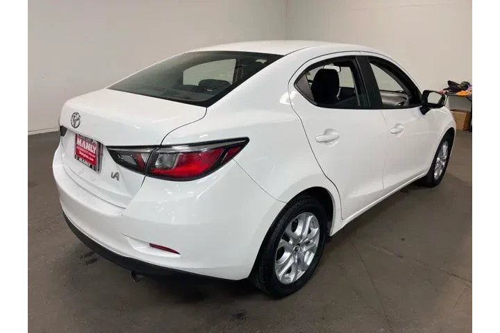 $13944 : Toyota Yaris iA 2017 image 3