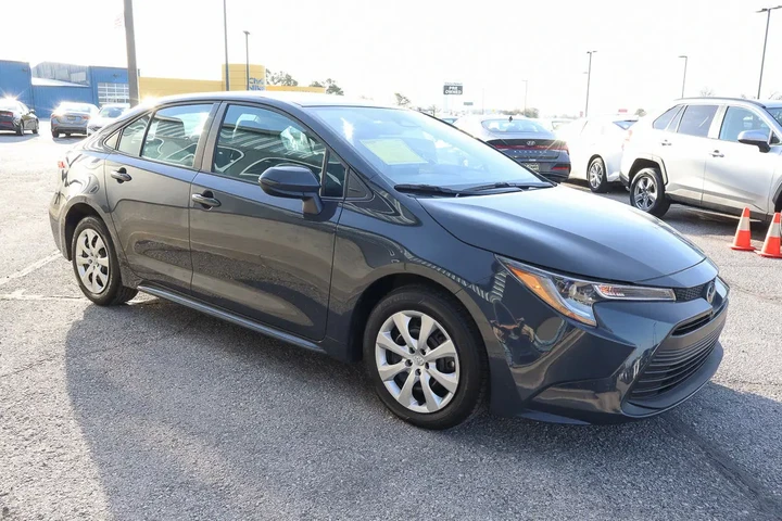 $20988 : 2025 Corolla LE CVT image 3