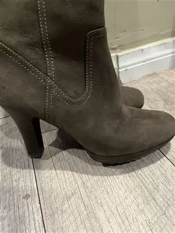 $20 : De venta un par de botas image 4