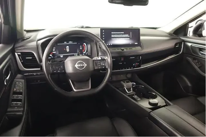 $31525 : Nissan Rogue 2025 AWD SL 4dr image 2