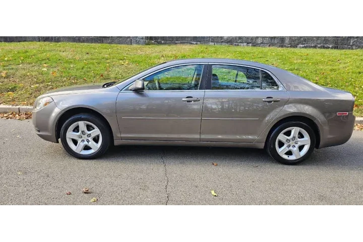 $5595 : 2010 Malibu LS image 6