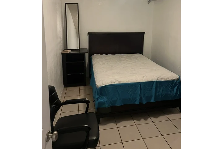 $800 : Recámara disponible image 1