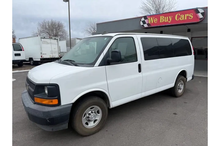 $15571 : 2017 Express 2500 image 3