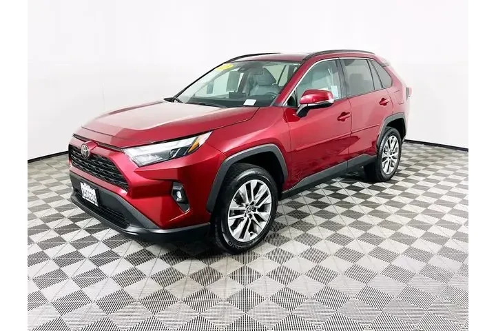 $31500 : Toyota RAV4 2023 XLE Premium image 3
