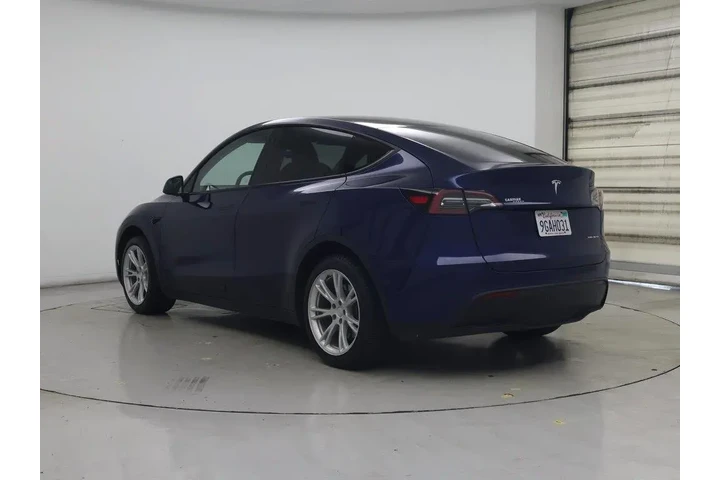 $32998 : Tesla Model Y 2023 AWD Long image 2