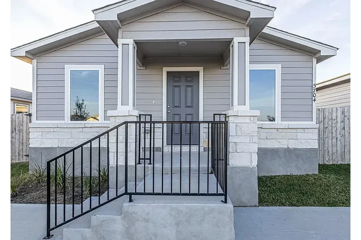 $1250 : HOUSE RENT AVAILABLE LAREDO TX image 2