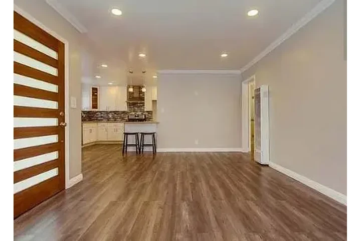 $1550 : Beautiful updated home image 1