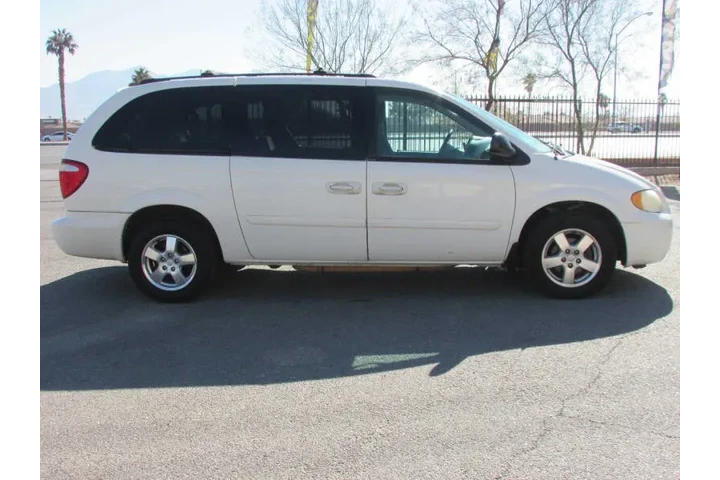 $6995 : 2005 Grand Caravan SXT image 3