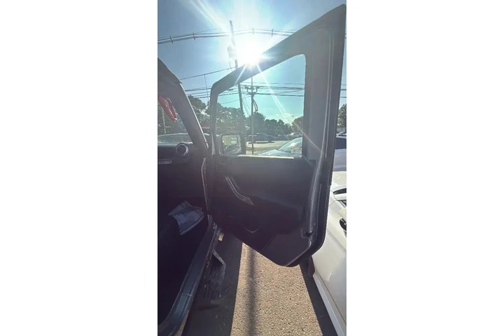 $13647 : Jeep Wrangler Unlimited 2016 image 9