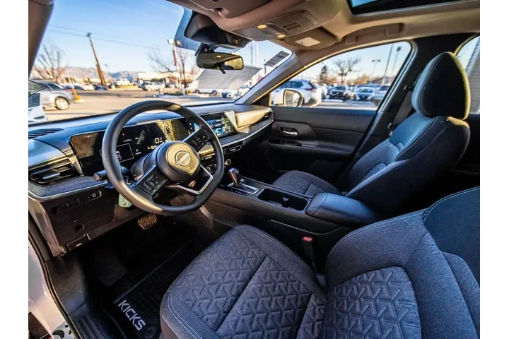 $19488 : Nissan Kicks 2025 SV 4dr Cro image 9